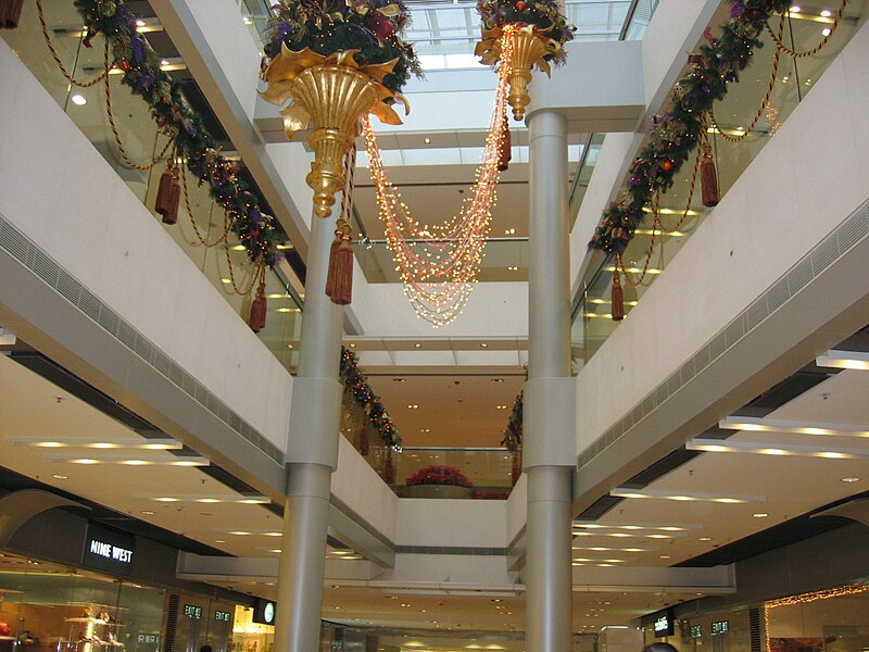 Файл:IFC Mall.JPG