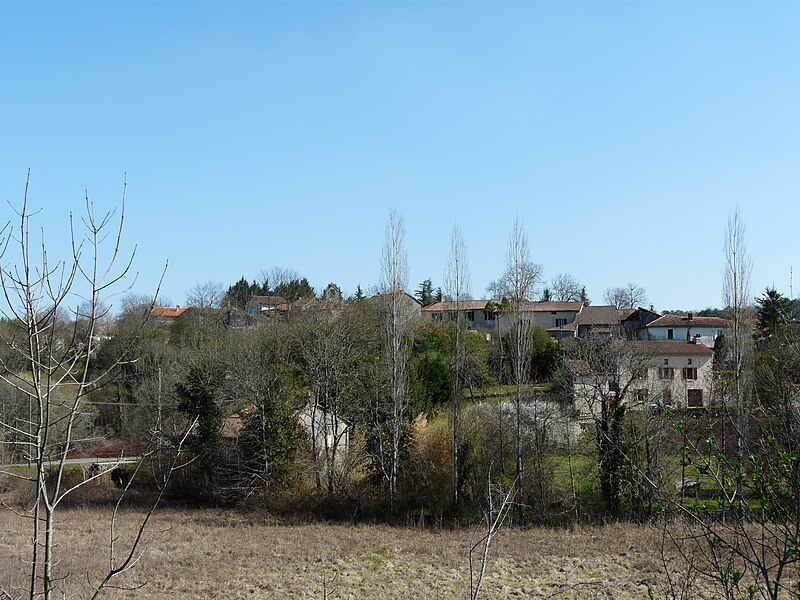 File:La Chapelle-Montmoreau village.JPG