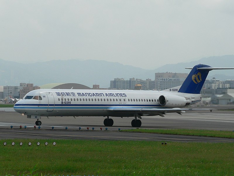 File:Mandarin Airlines Fokker 100.jpg