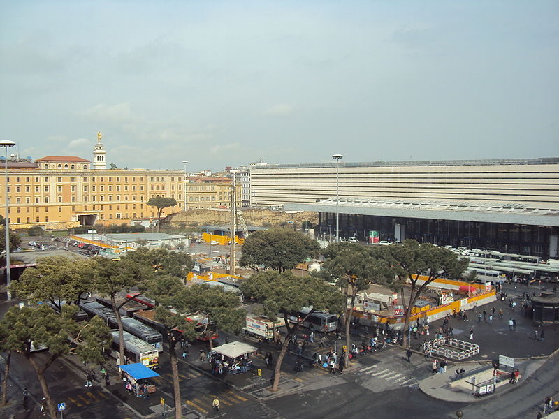 Archivo:Piazzadeicinquecento.jpg