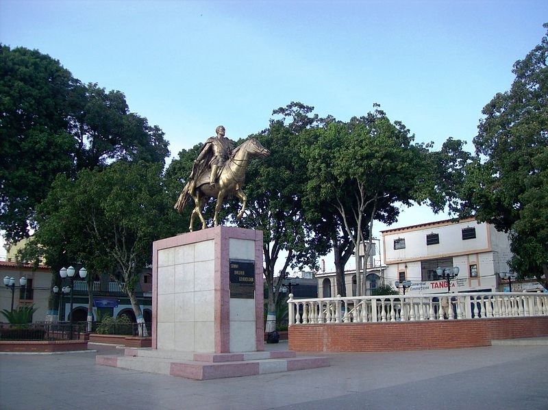 File:Plaza Bolívar de Nirgua.jpg