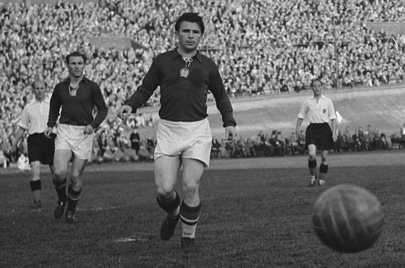 File:Puskas Hidegkuti 1954.png