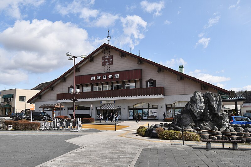 File:Tobu Nikko Station, ekisha.jpg