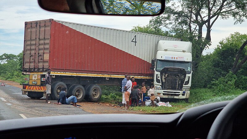 File:Truck crash Africa Mozambique1.jpg