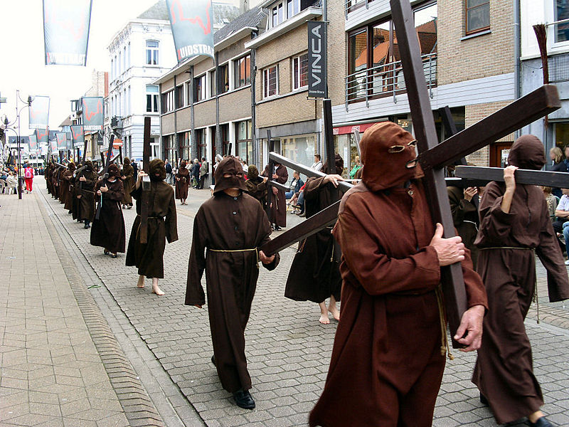 File:Veurne Penitential Procession.jpg