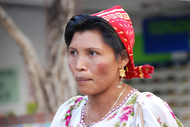 File:Woman in Panama City.jpg