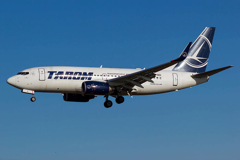 Archivo:YR-BGI 737 Tarom BCN.jpg