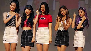 Busters in July 2019 From left to right Jisoo (former), Minji, Chaeyeon (former), Hyungseo (former) and Yeseo (former)