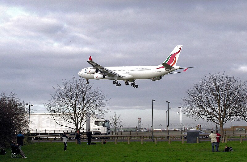 File:Aircraft.spotting.srilankan.arp.jpg