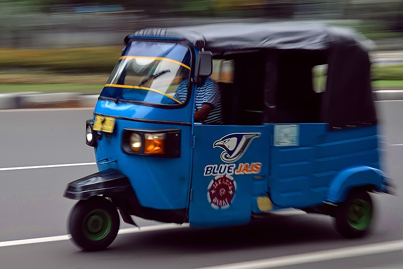 File:Bajaj Jakarta Panning.jpg