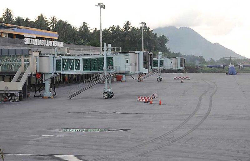 Файл:Bandara sultan babullah.jpg