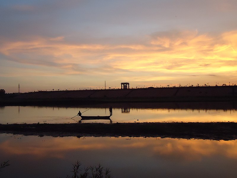 File:Gomti River Lucknow India.jpg