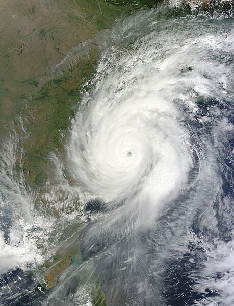 File:Hudhud 2014-10-12 0510Z.jpg