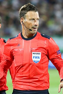 Mark Clattenburg 2016.jpg