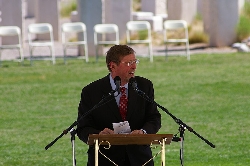 File:Sen. Pete Domenici (2524930433).jpg