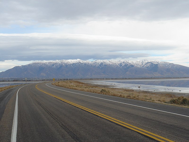 Archivo:Antelope Island Causeway 2005.JPG