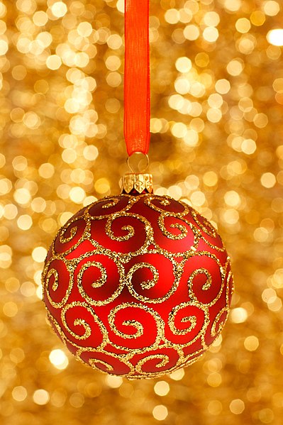 File:Christmas-bauble-on-gold-11289575412UeK.jpg