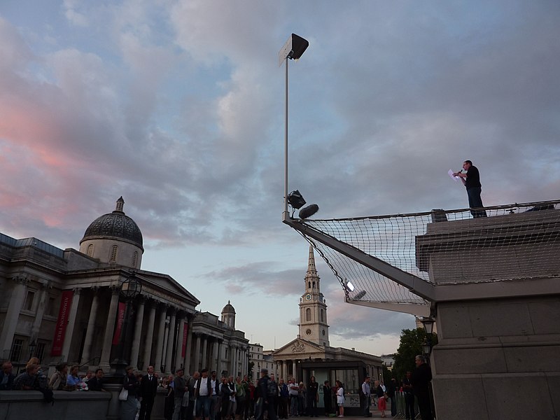 File:Gormley-OneandOther-4thPlinth-TrafalgarSq-20090706.jpg