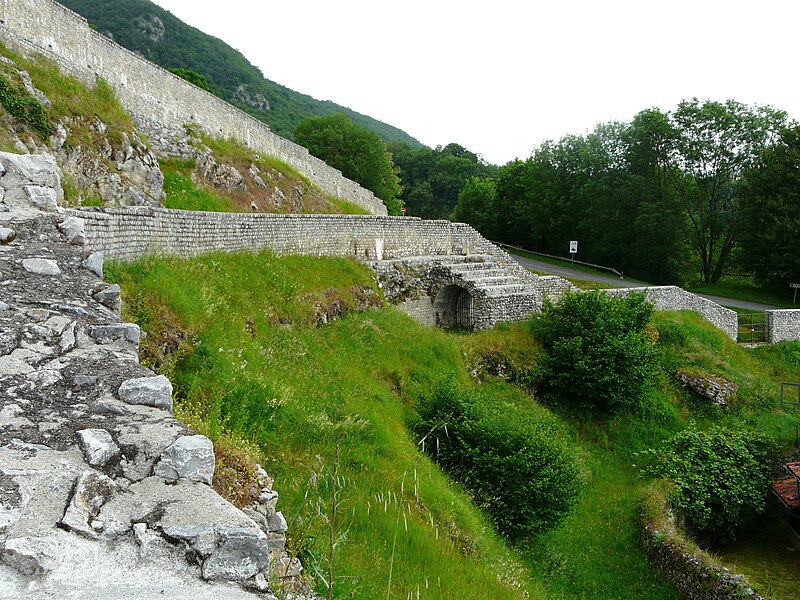 File:Saint-Bertrand-de-Comminges théatre (10).JPG