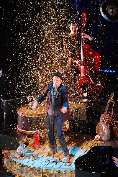 File:Tom Waits Praha 2008.jpg