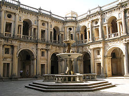 Claustro de D. João III, en el Convento de la Orden de Cristo en Tomar (1557) Diogo de Torralva y Filippo Terzi.