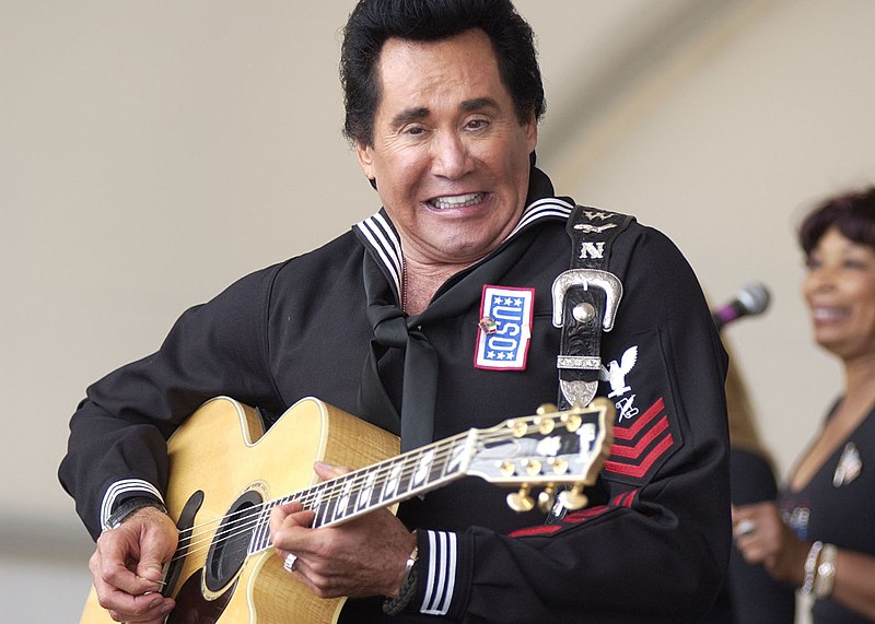 File:Wayne Newton 2005.jpg