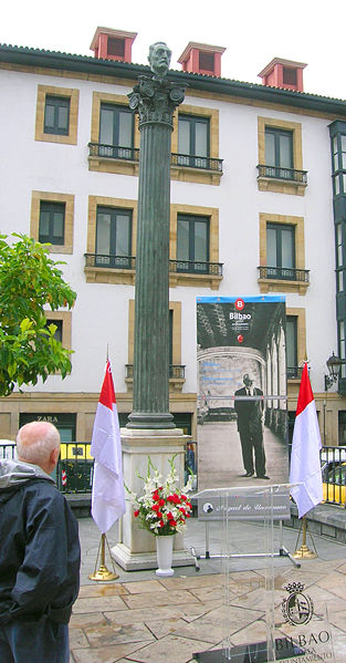 File:Banderas homenaje a Unamuno.jpg