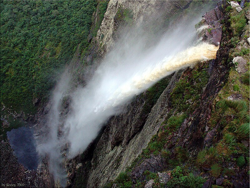 File:Cachoeira da fumaça 2.jpg