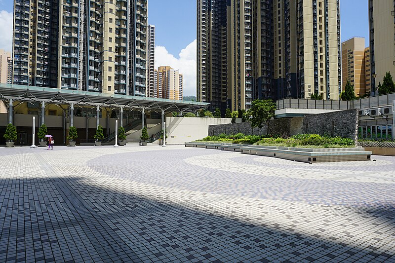 File:Kwai Chung Estate Piazza.jpg