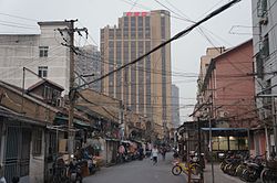 境内局东村王家宅路街景