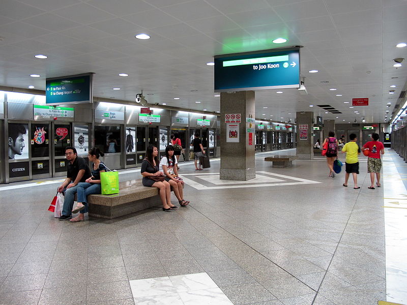 File:Bugis Station Platform.jpg