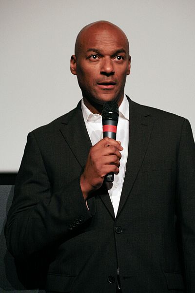 Archivo:Colin Salmon 2008-10a.jpg