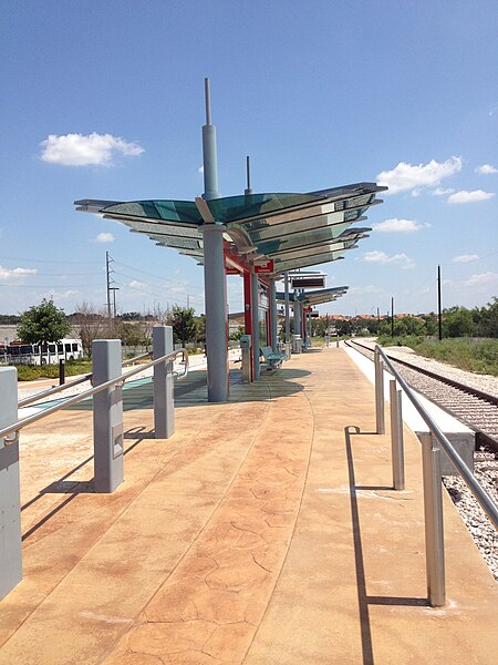 File:Howard Station Platform.jpg