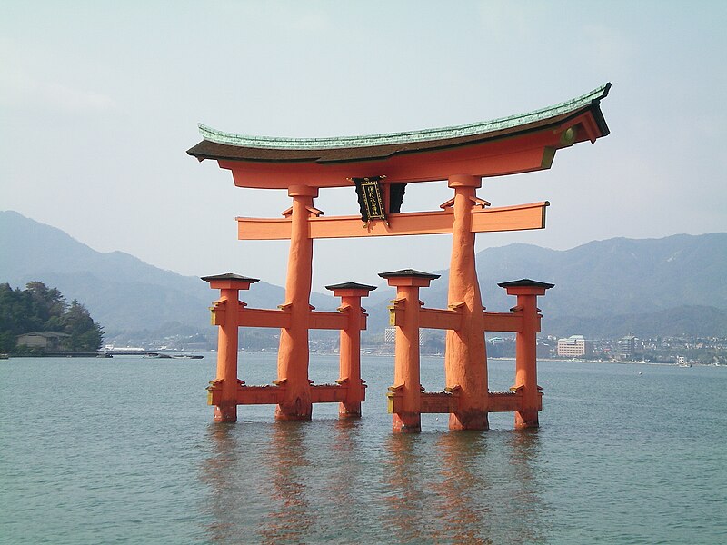 Файл:Itsukushima Gate 03.jpg