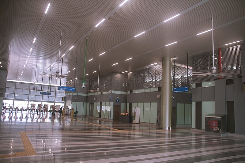 File:KajangKTMConcourse.jpg