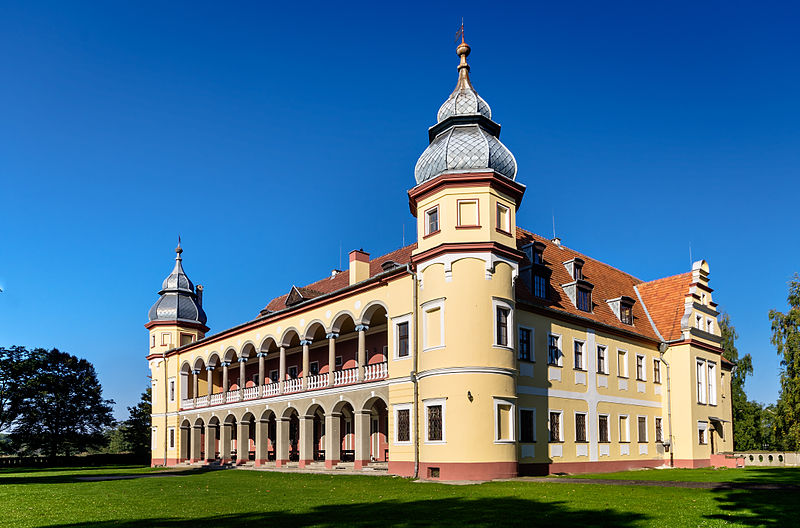 File:Krobielowice zamek.jpg