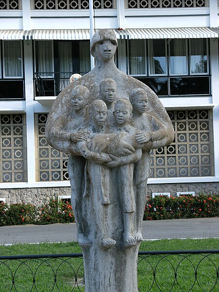 File:Mama Sranan Sculpture.JPG