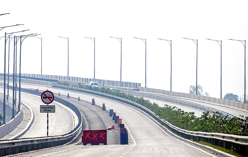 File:Mawa Express Highway.jpg