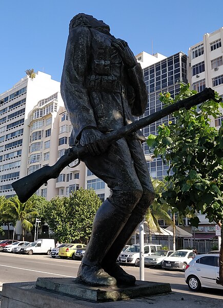 File:Siqueira Campos statue.jpg