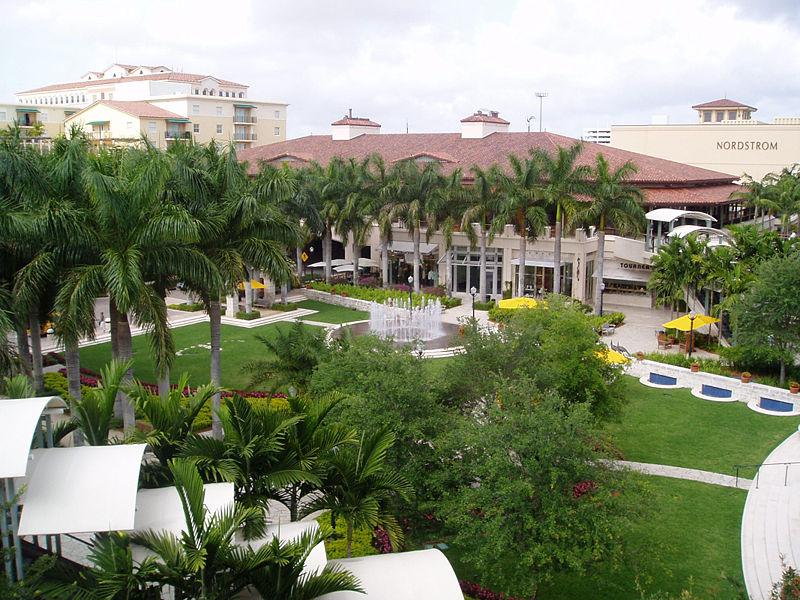 Archivo:VMP GardenFountain.JPG