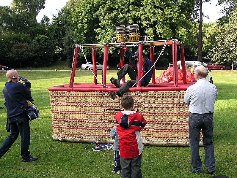 File:Wicker.balloon.basket.bath.arp.jpg