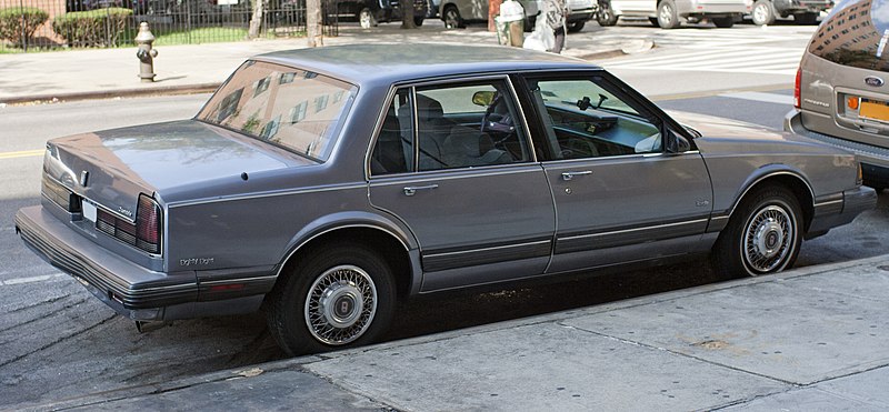 File:1990 Oldsmobile 88 Royale.jpg