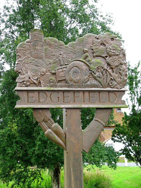 File:Edgefield Village sign.jpg