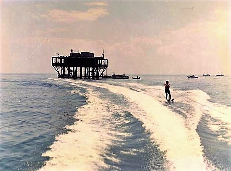 File:Isola delle Rose 1968.jpg