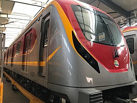 Train of the Orange Line at a station.