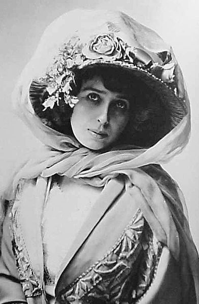 Файл:Mistinguett by Nadar.jpg