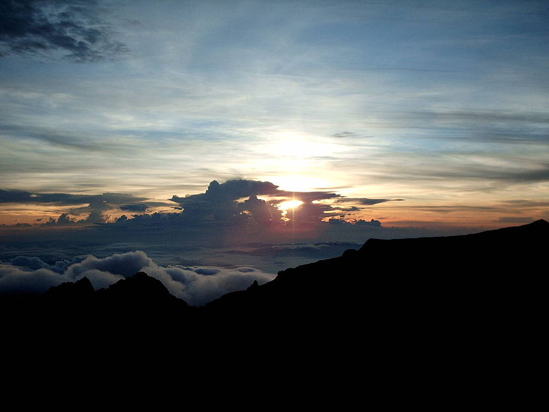 File:Mount Kinabalu Clouds 3.jpg