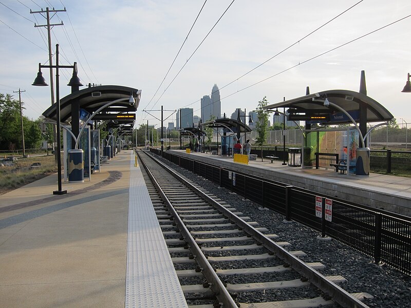 File:Parkwood Station 02.jpg