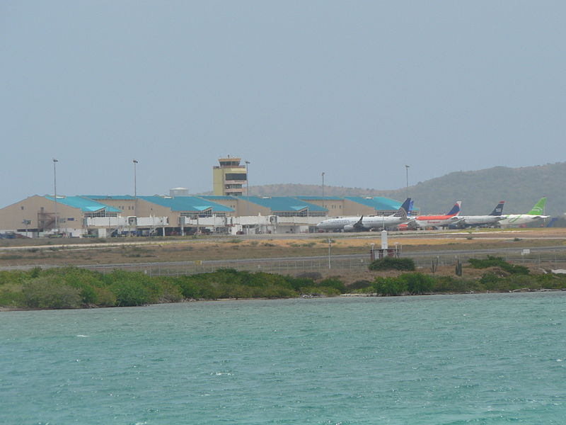 File:Queen Beatrix Airport.jpg