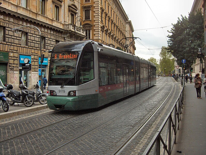 File:Rome.Tram.JPG